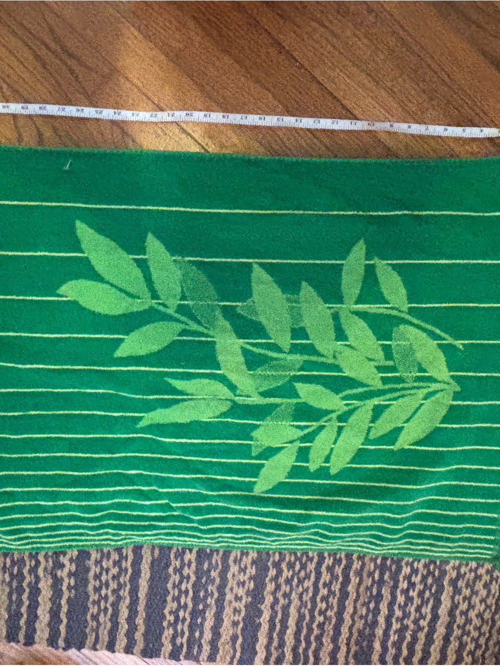 Vintage green leaf bath towel